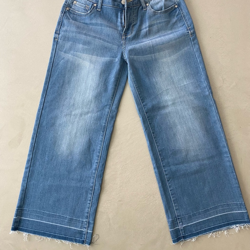 Stretchy cropped wide leg pant